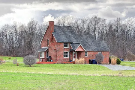 Lakeview and relax at the heart of Seneca lake Отели в г. Дженива