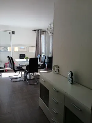 Weekend rental + school vacations Hotels in Drancy