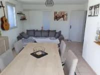 "Les Baigneurs" Apt  Very Quiet in Resi 2 Bedrooms and Balcony. Private Parking Lot