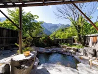 โรงแรมเรียวกัง Yakenoyu โรงแรมใกล้สะพานทาชิโระ