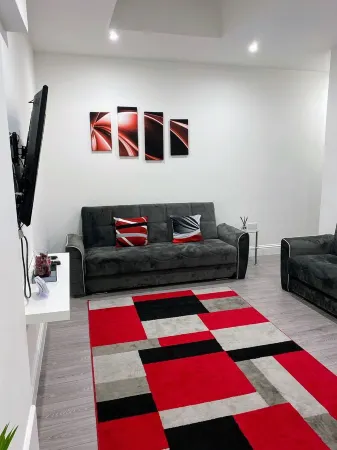 Stunning x2 bedroom apartment free parking and Wi-Fi Отели в г. Уоллингтон