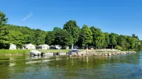 3Br Cottage on SE Lake Leelanau with Private Beach, Marina and Playground!