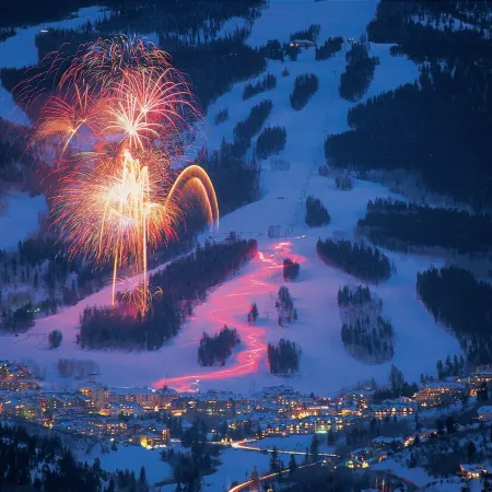 Spacious Condo w/ FREE WiFi, Parking, Heated Pool, Hot Tubs, Skier Shuttle