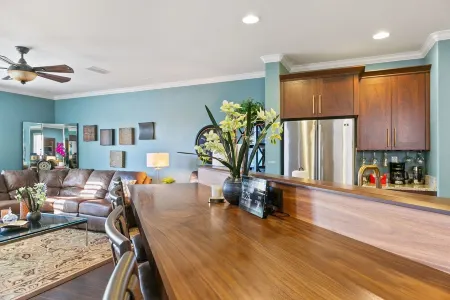 Overlooks Park & Amphitheater. Near river rafting, Lake Natoma, CSUS Aquatic Ctr Отели в г. Ранчо-Кордова