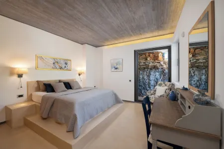 Refined Mediterranean Design with Panoramic Sea Views and Stunning Infinity Pool Отели рядом с достопримечательностью «Спиналонга»