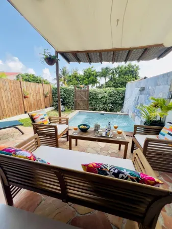 Zandoli, swimming pool, sea view, peaceful, garden Отели в г. Сент-Люс