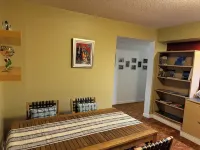 Cozy 2-bedroom apartment with WiFi, AC in amazing Penticton