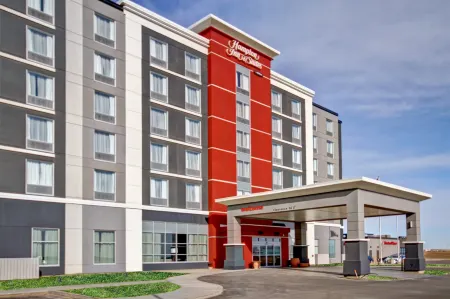 Hampton Inn & Suites by Hilton-Grande Prairie, Alberta Отели в г. Гранд-Прери