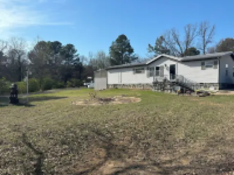 Pet friendly, private dock, 3 bedroom home in Porum, OK. Walk to Lake Eufaula.