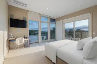 Lakeside Modern Escape  Gym • Kayaks • Fireplace Hotels in Taghkanic