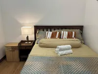 Charming Mel's Place -1bedroom condo near SM Seaside with AC, WiFi & Netflix Hotels in Talisay