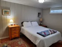 Private & Spacious Daylight Basement Apartment with Kitchen Hotels in White Center