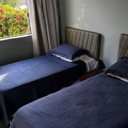 Beachfront · 2-bedroom apartment with pool, Wi-Fi, and garage in Vilas do Atlântico