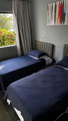 Beachfront · 2-bedroom apartment with pool, Wi-Fi, and garage in Vilas do Atlântico