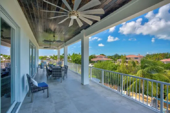 Modern luxury combined with incomparable boating, perfect pool home getaway!