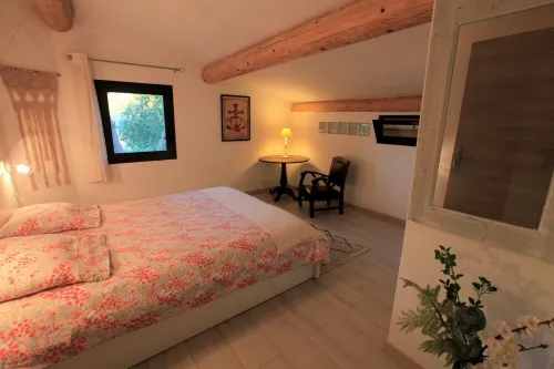 Gîte La Quille - Hamlet house in Provence for 4 people with garden Các khách sạn ở Le Puy-Sainte-Reparade