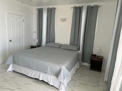 One bedroom apartment with king size bed and a view! Hotels in 