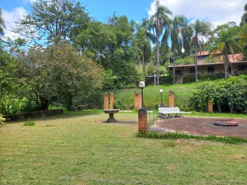 Acomodações Aconchegantes, Salão Gourmet, Piscina, Muito Verde e Tranquilidade