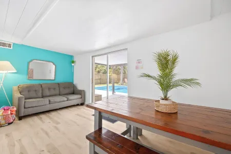 4 Miles to Beach! Pool! Gameroom! Fire Pit! Sleeps 8! Отели рядом с достопримечательностью «Крейн Крик Променад»