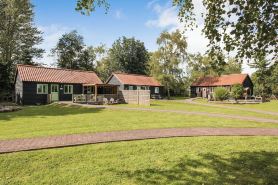 Lord Derby, Cottage with pool & hot tub, tranquil setting,20min from Southwold