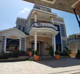 A warm 4 bedroom home, Nestled in the heart of serene quiet away from the city. Hotels in 