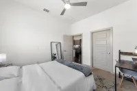 Modern 1BR near TPC Golf / WiFi included