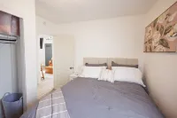 2-bedroom house in charming Aroma Park with AC, WiFi.