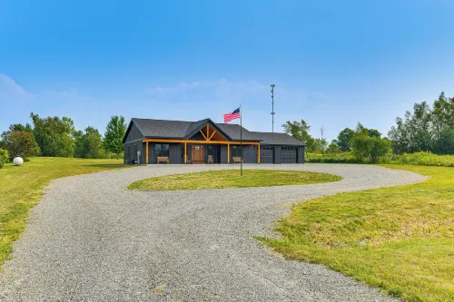 3 Mi to St Lawrence River Spacious Ranch Home - Wifi