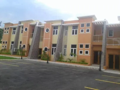 WISDOM IS READY TO SERVE YOU/ FREE TRANSPORTATION AVAILABLE Hotel di 