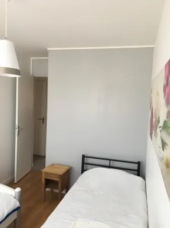 T3 ROUEN docks side with free parking - 4 BEDS Отели рядом со станцией Вокзал Роуэн-Рив Дройт