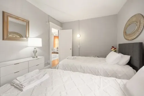 Modern 6BR Near Syracuse U, Destiny & Zoo Sleeps 18