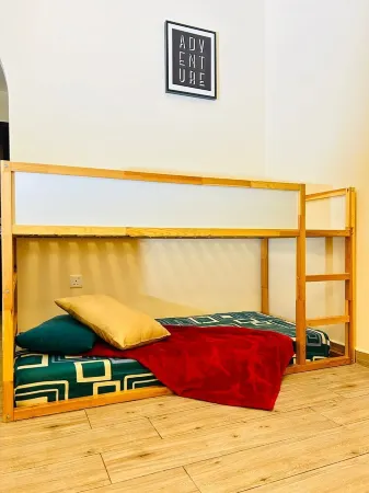 Cozy 2-bedroom apartment in charming Sharjah with AC Отели рядом с Аэропорт Шарджа