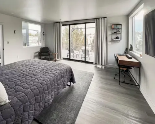 Private modern retreat close to Zion/Bryce Hotels in Kane County