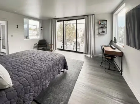 Private modern retreat close to Zion/Bryce