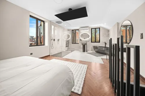 Fully renovated 1875 character house with private Jacuzzi and terrace.