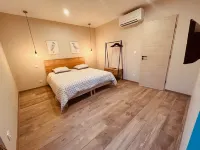 Gite la Maison du Vigneron with 4 bedrooms Hotels in Montolieu