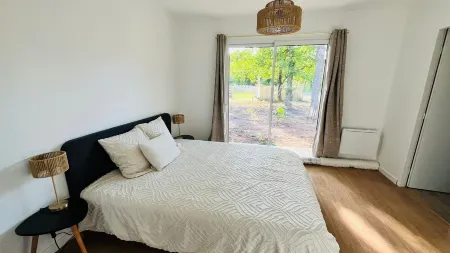 Villa Oyat between forest and beach