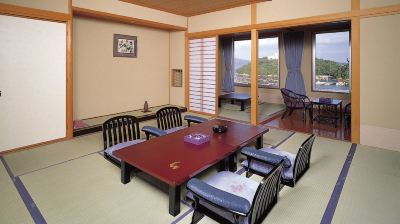 大和室 12.5+4.5畳 喫煙 胡蝶蘭の写真