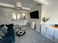 Beautiful 3 Bedroom Home With Parking and Fitness Equipment