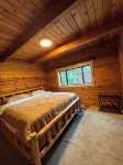 Tranquil 3-bedroom Cabin on Carson River in Markleeville