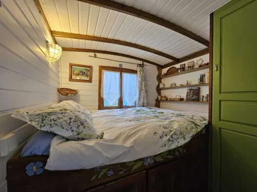 Fleur des Champs" caravan, Nordic bath and shared pool 西加朗住宿飯店