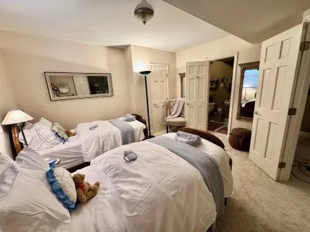 Spacious Home in Quiet, Upscale Community Отели рядом с достопримечательностью «Dublin Presbyterian Church»