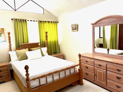 Large 3 BD home w/AC,Beautiful Yard,Best location Hotel a San Francisco de Macoris