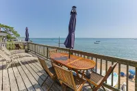 Waterfront 1BR / Bayfront Deck / Beach access / Beach deck