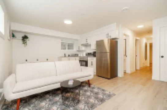 Cozy & Spacious 2BR Guest Suite, Near Vancouver