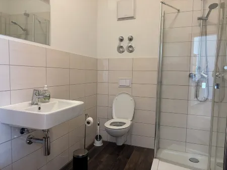 Cozy vacation apartment / fitter's room for 1-6 persons near Berlin FeWo 8. Отели в г. Либенвальде