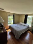Spacious 5-bedroom house in nice Winfield with WiFi, Pool and Hot tub