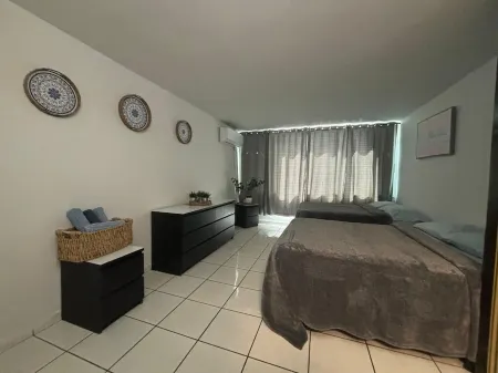 Charming 1-bedroom apartment in San Juan with AC, WiFi. Steps from the beach