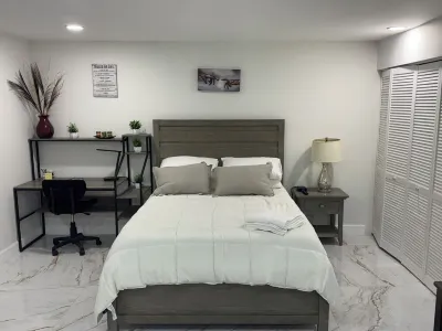 Pasadena Lakes Retreat 2 beds studio in charming Pembroke Pines Hotels near North Perry Airport