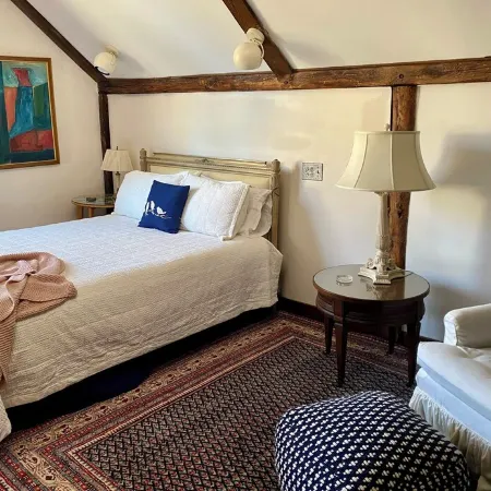 Charming 4-bedroom Colonial in lovely Keene with WiFi, AC